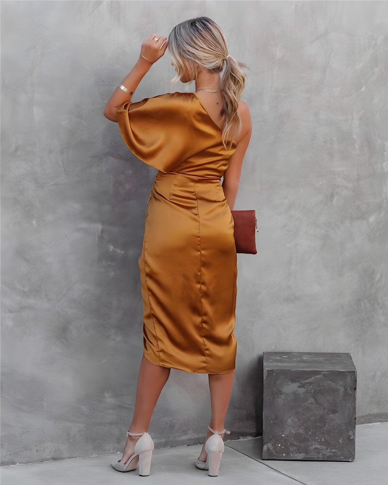Kyra™ | Élégant Robe en Soie avec Fentes